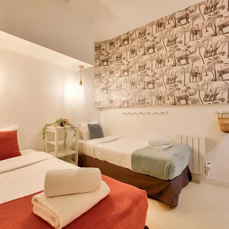 New Stunning 4 Bdrs Apt, With Ac - Le Marais * Parigi