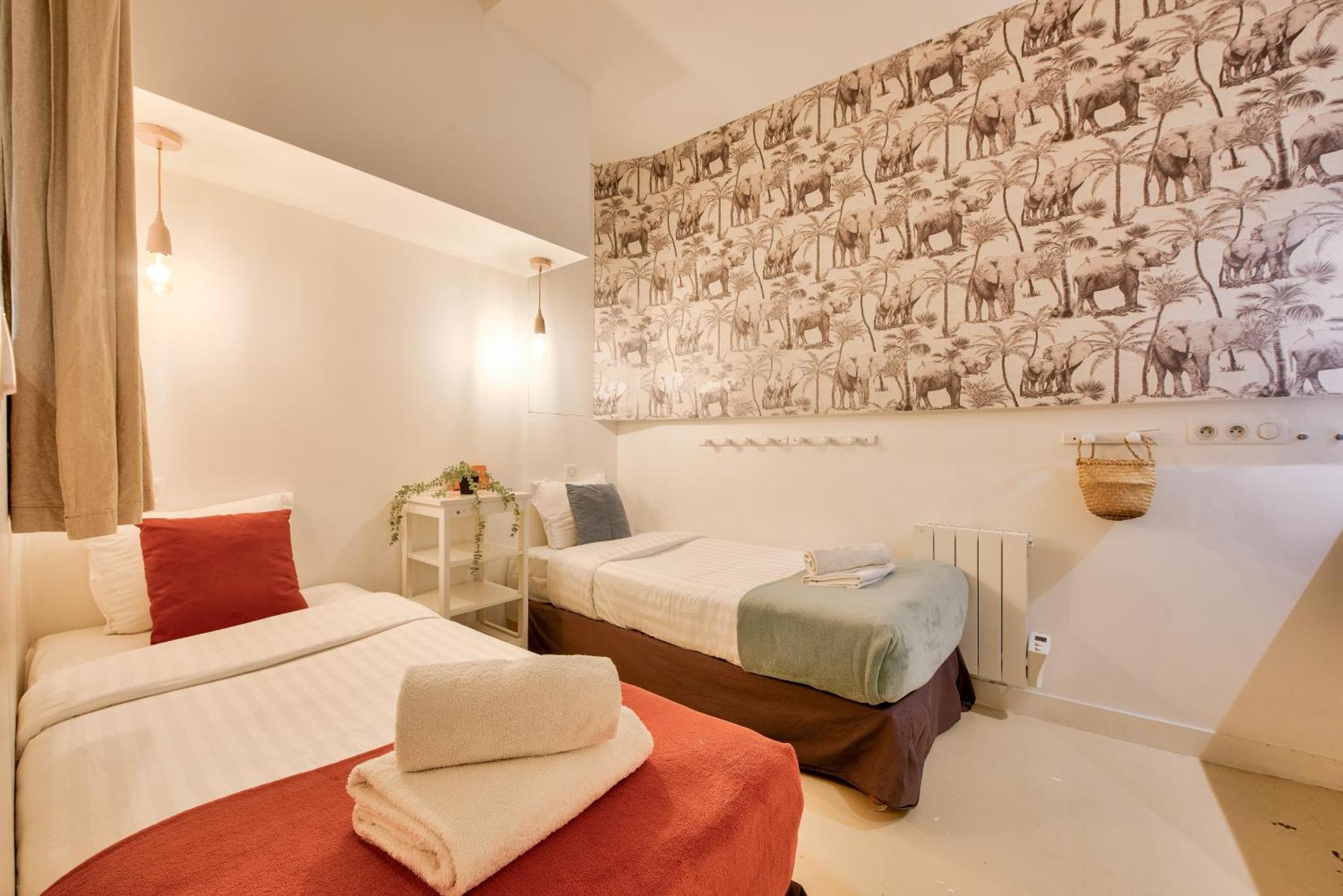 New Stunning 4 Bdrs Apt, With Ac - Le Marais * Parigi