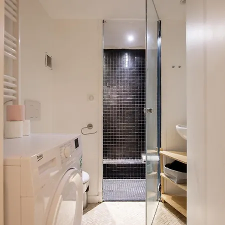 New Stunning 4 Bdrs Apt, With Ac - Le Marais Apartment *